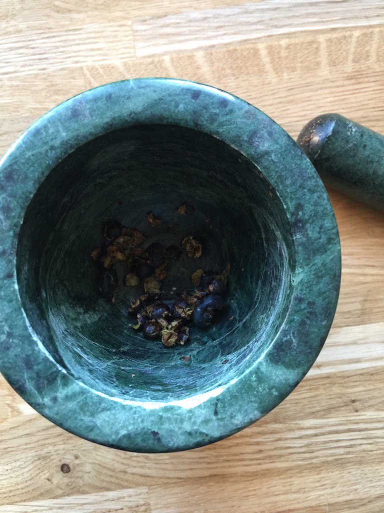 liz_boulton's tweet photo. #dryathon #drink2 Crushed juniper berries for steeping in tonic water for a few hours. Watch this space! https://t.co/hVyLHUZY6T