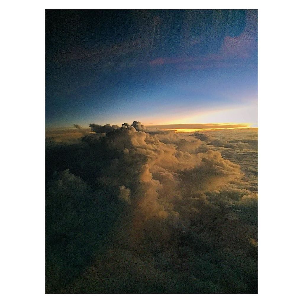 KafiMakeup's tweet photo. Recibiendo el año en el avión 🤓✈️💖 https://t.co/aoaJjXmrv7 https://t.co/D1KWSPbsDT