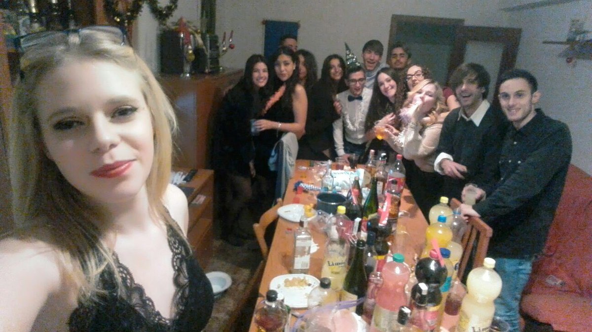 Vercher28's tweet photo. @TuMamaMeToca Y así lo hicimos 😊🎉💃🏻 https://t.co/ziIYMKT6li