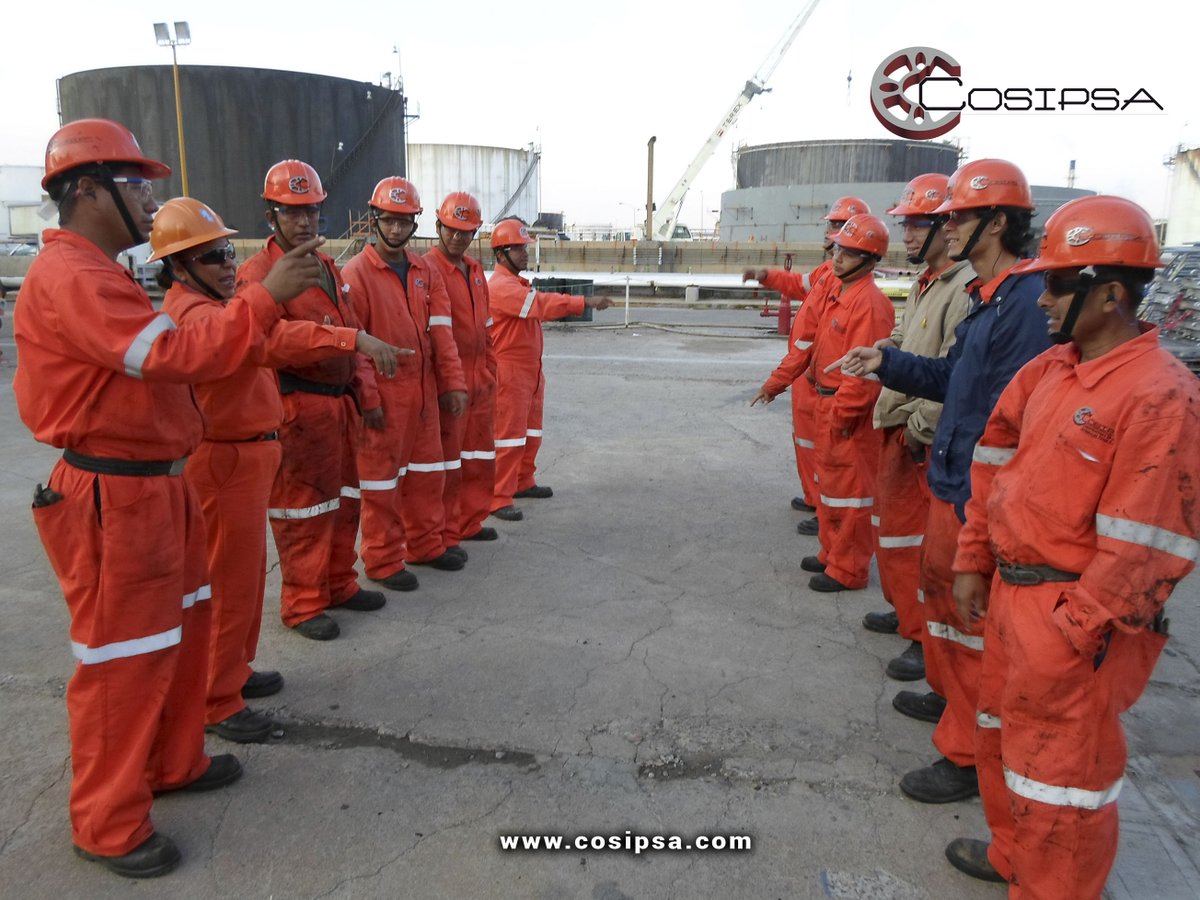 cosipsa's tweet photo. Nuestros compañeros les envían un saludo, para recordarles que somos su mejor opción en #andamios, nuevo año, #andamio nuevo. #cosipsa. https://t.co/QJ8bJNGJ4I