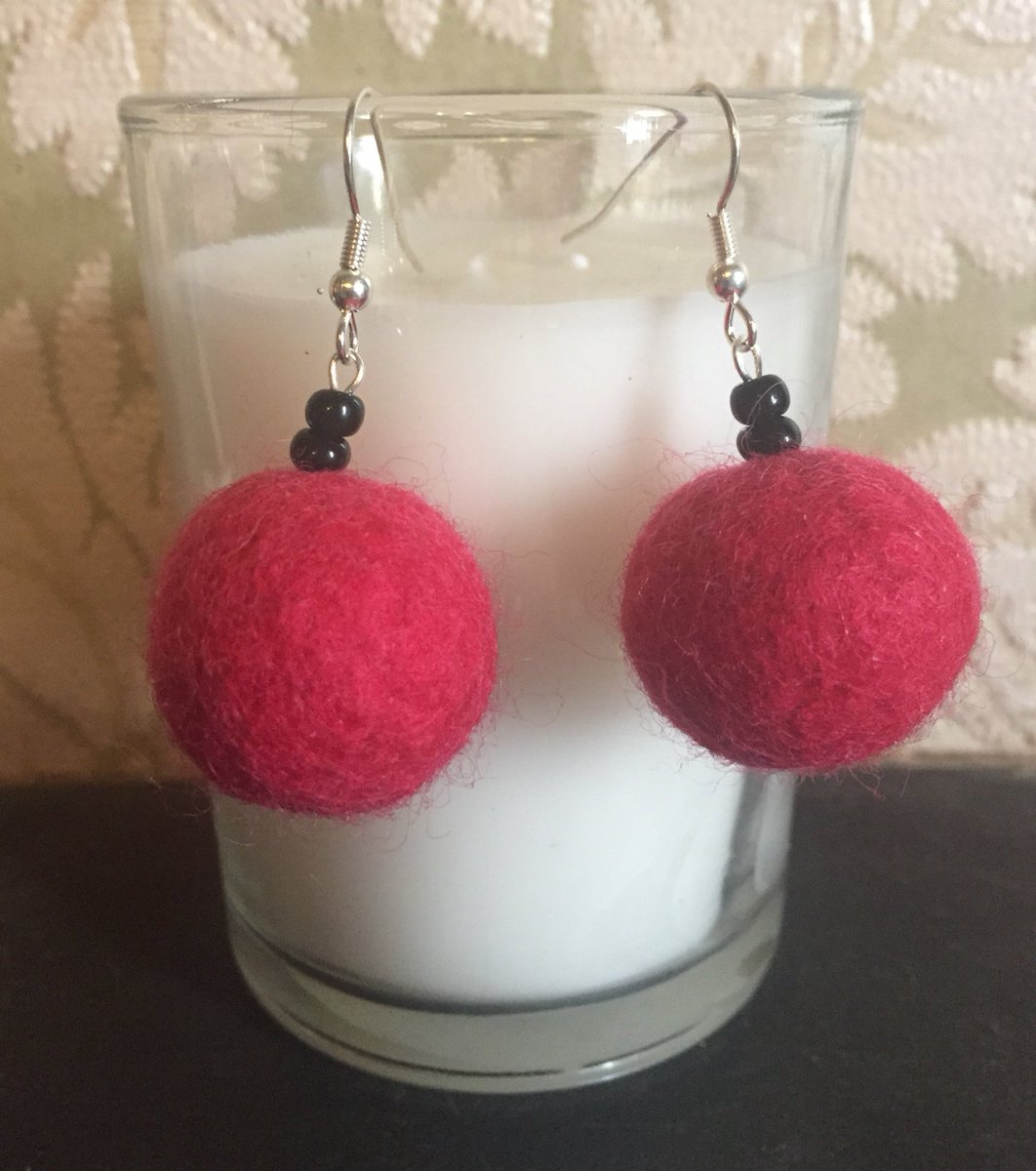 Nine9Angels's tweet photo. First custom order of 2017! https://t.co/QBZtZy6Ouh #handmade #craftbuzz #crafthour #etsyuk #nineangels #feltjewellery #worldofwool #etsy https://t.co/77EKdCrKZU