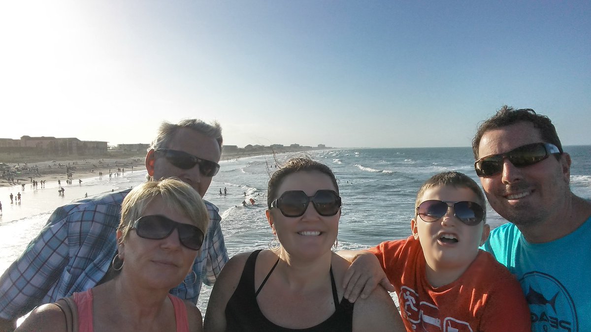 JuliePragnell's tweet image. Thanks @CocoaBeachFL for the sunshine, waves, bluesky, and ocean breeze. #sandinmytoesandidontcare #firstdayof2017 #smileforthecameraornot