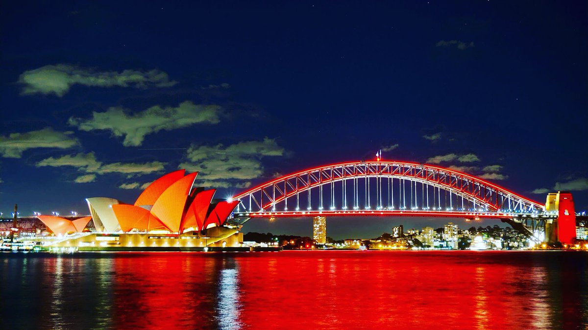touringtom's tweet photo. Sydney bound to light the Harbour Bridge! https://t.co/ciz9hi3SSa