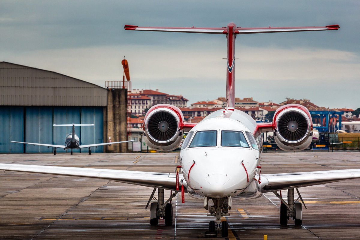 <a href="/embraer/">Embraer</a> que estuvo estacionado antes de navidades en <a href="/DonostiAir/">Donosti Aeropuerto</a> <a href="/JetPhotos/">JetPhotos</a>