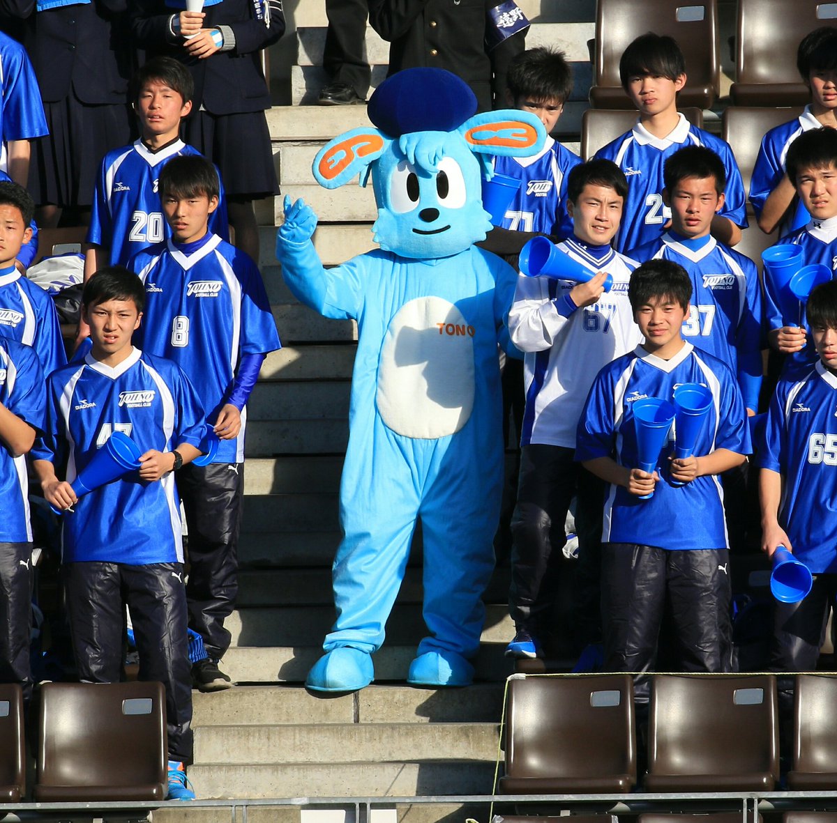 Twitter पर R 遠野高校の応援席にいた着ぐるみが気になって試合に集中できなかった Kajo Kun というマスコットらしい 高校サッカー 遠野高校