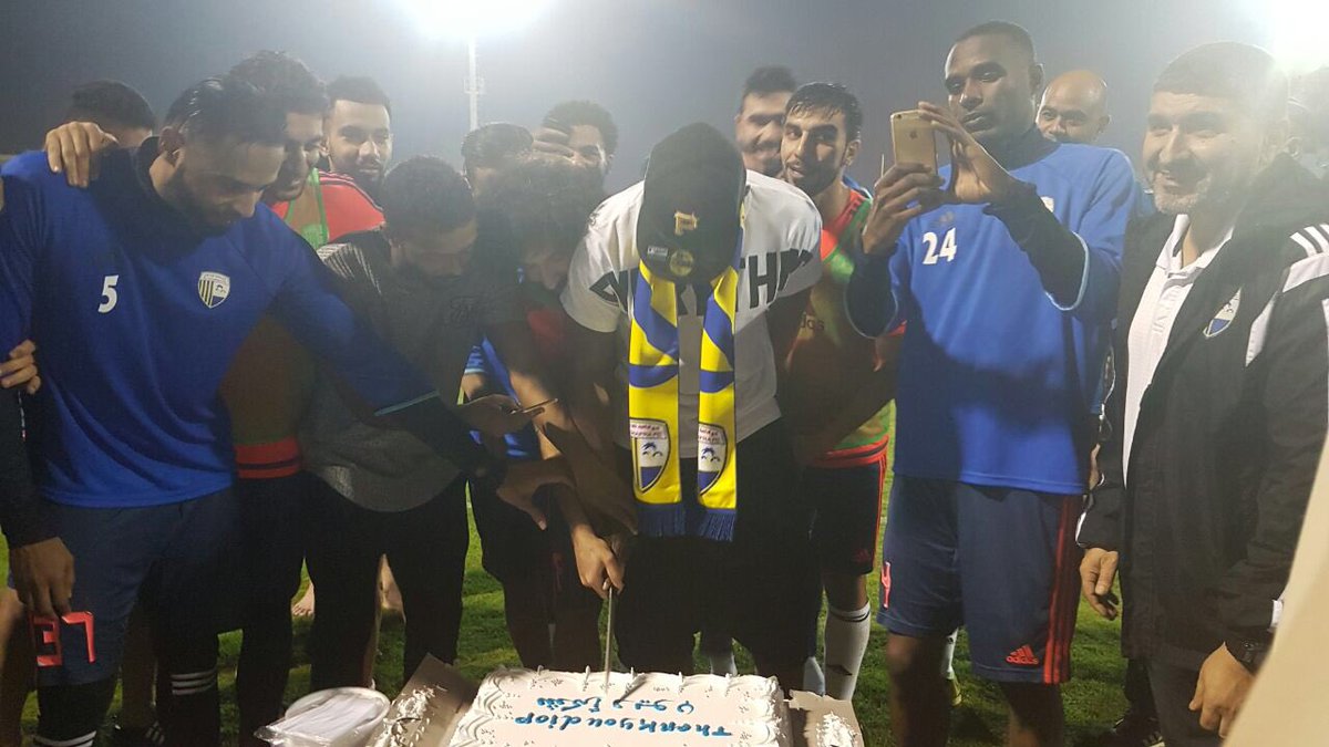 Bin_Gathlan's tweet photo. تم وداع لاعب الفريق السابق #ديوب في حفل مبسط بحضور إدارة النادي والجهاز الفني والإداري واللاعبين.
@DiopPboy99 
 #دوري_الخليج_العربي https://t.co/rOhAAcdSQK
