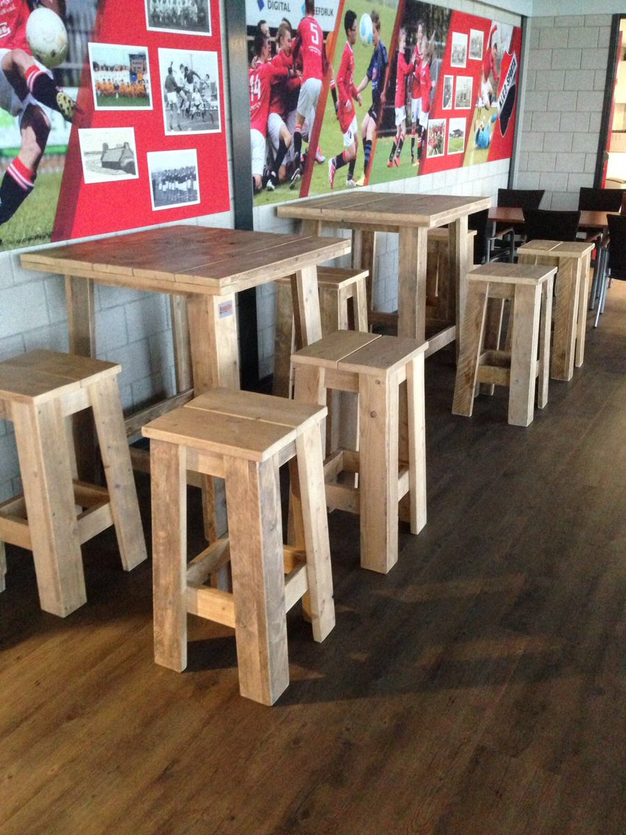 En klaar!  Nieuwe sets #barkrukken  en #statafels #allesvanhout