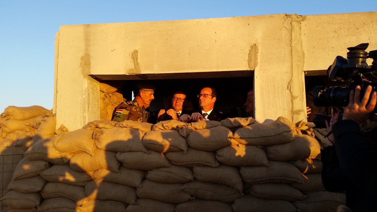 François Hollande à 15 km de Mossoul observe la ligne de front <a href="/cchesnot/">Christian Chesnot</a>