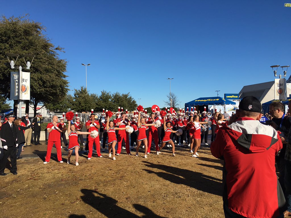 stejskald's tweet photo. Badger band at the Cotton Bowl#badgers https://t.co/v6k5WMmiOS