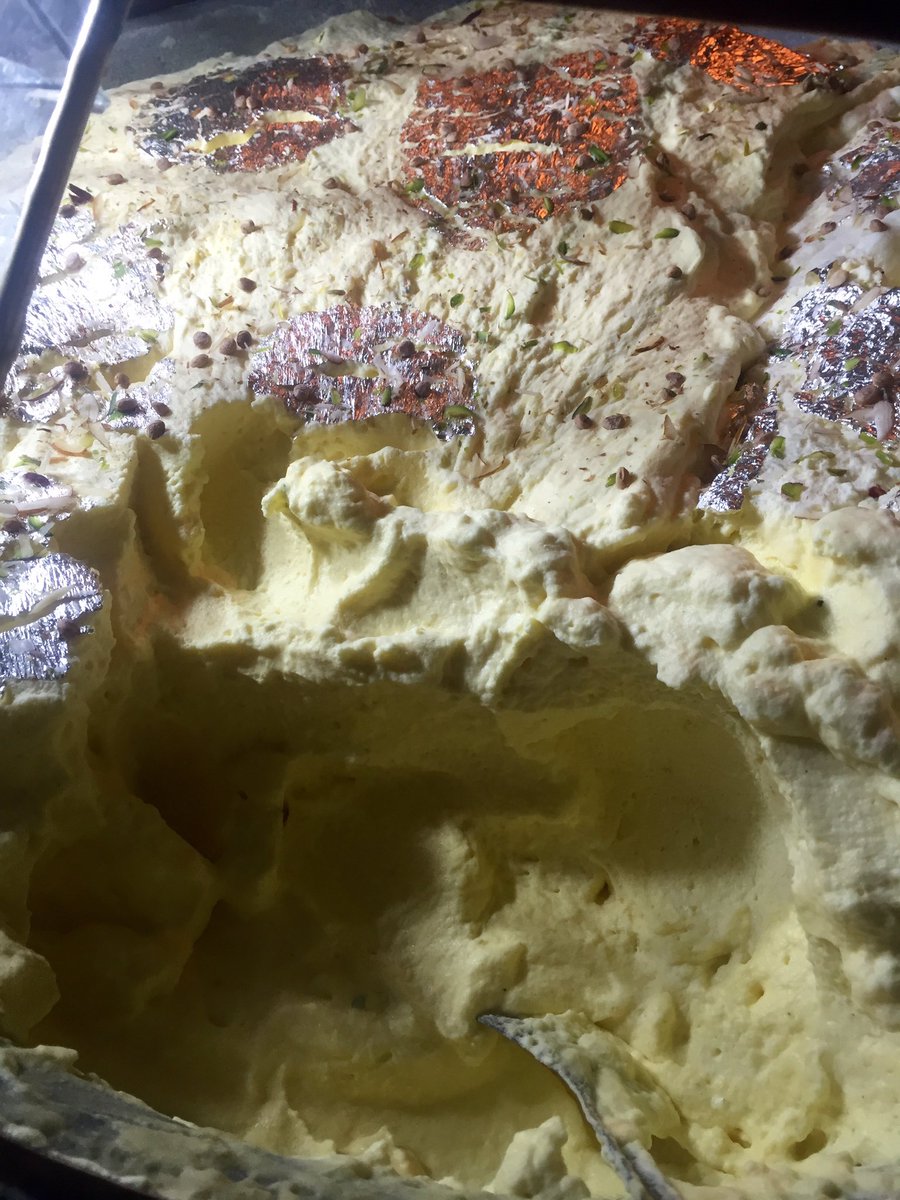 rohini_sgh's tweet image. The most sensational dessert EVER! #makkhanmalai @vasudha_ET