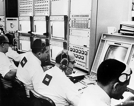 _alexmarinm's tweet photo. Your smartphone is millions of times more powerful that all of NASA's combined computing in 1969 https://t.co/HJdvFJj77i