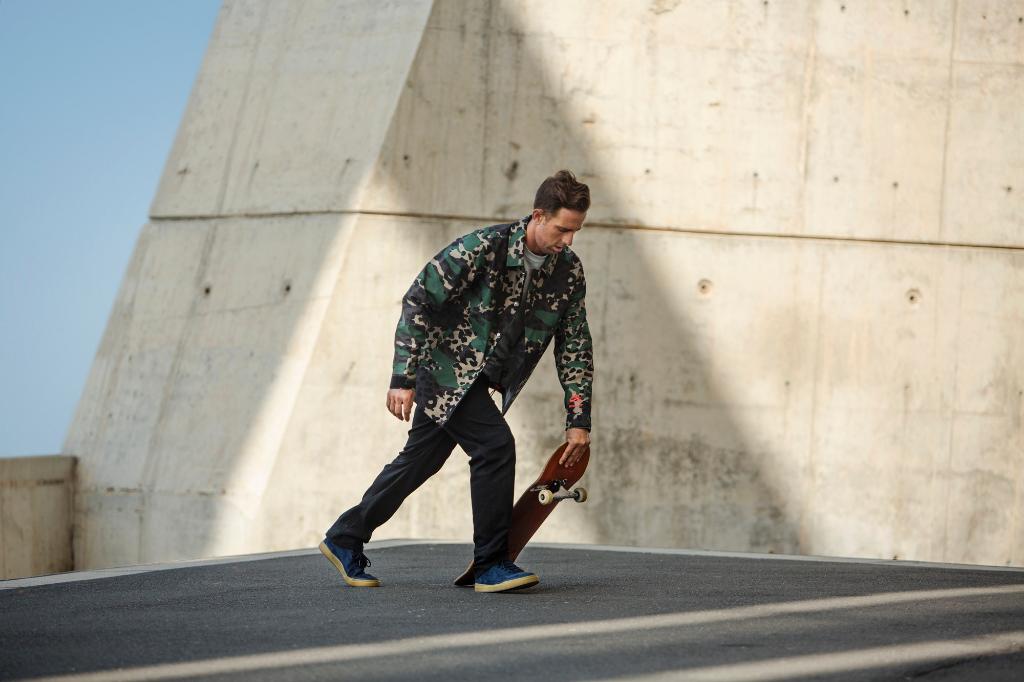 nikesb's tweet photo. Throw down. Warm up.
Guy does both in the Nike SB GORE-TEX Coaches Jacket and Bruin #Hyperfeel.
Shop the collection https://t.co/BEYOC3oz0I https://t.co/W4shFftcNq