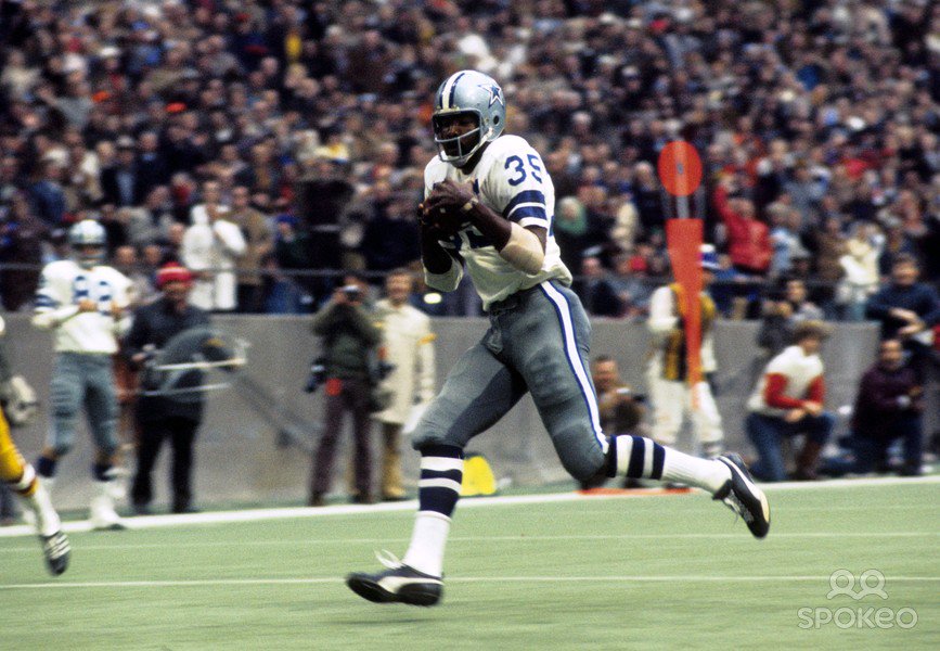 Happy 70th birthday to former Dallas Cowboys RB Calvin Hill. First Cowboy to ever have a 1000 yard season. 