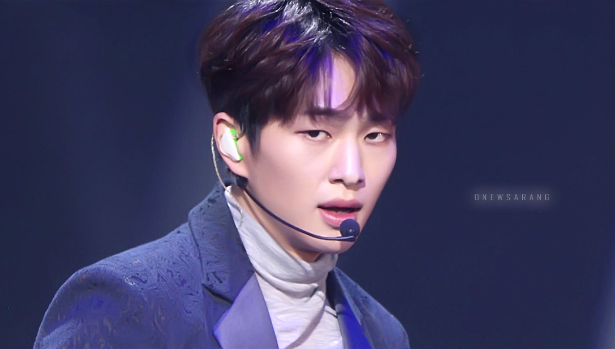 ONEWSARANG2's tweet photo. 161229 가요대축제 냉둡 진기

내 심장 저격 🔫🔫 https://t.co/1lBbw1hbDo