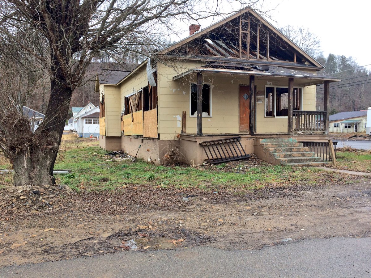 ShannonClowe's tweet photo. While some people have found the means to rebuild after the floods, that's not the case for everyone this new year #WVStrong #RebuildWV https://t.co/QcYqYZ0L9G
