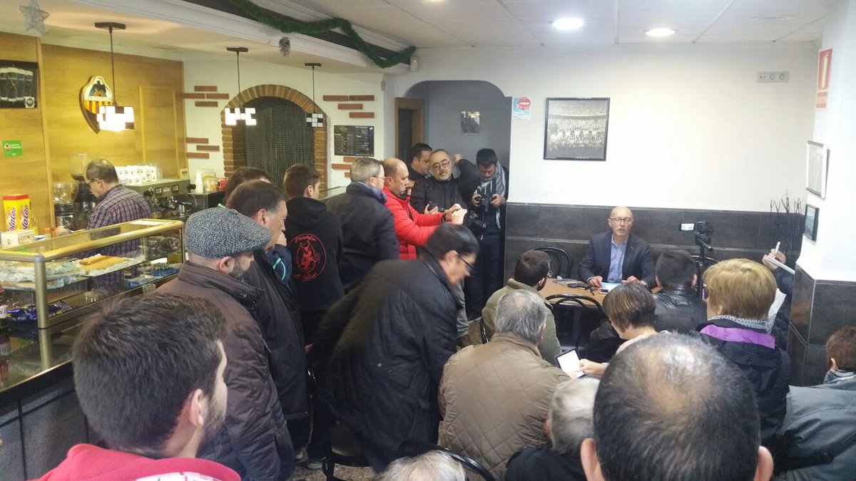 La Rueda de Prensa del entrenador con 16 partidos invicto y destituido en Nochevieja en un bar
VERGONZOSO @CD_Castellon