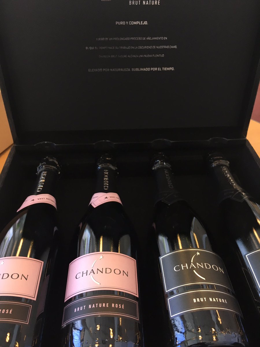 GabyMascolo's tweet image. Lindo Mimo del equipo equipo Moët Arg! Gracias y buen 2017 🍾🍾 @Chandon_Ar @Cynballester @smsanfer @FeedbackPR