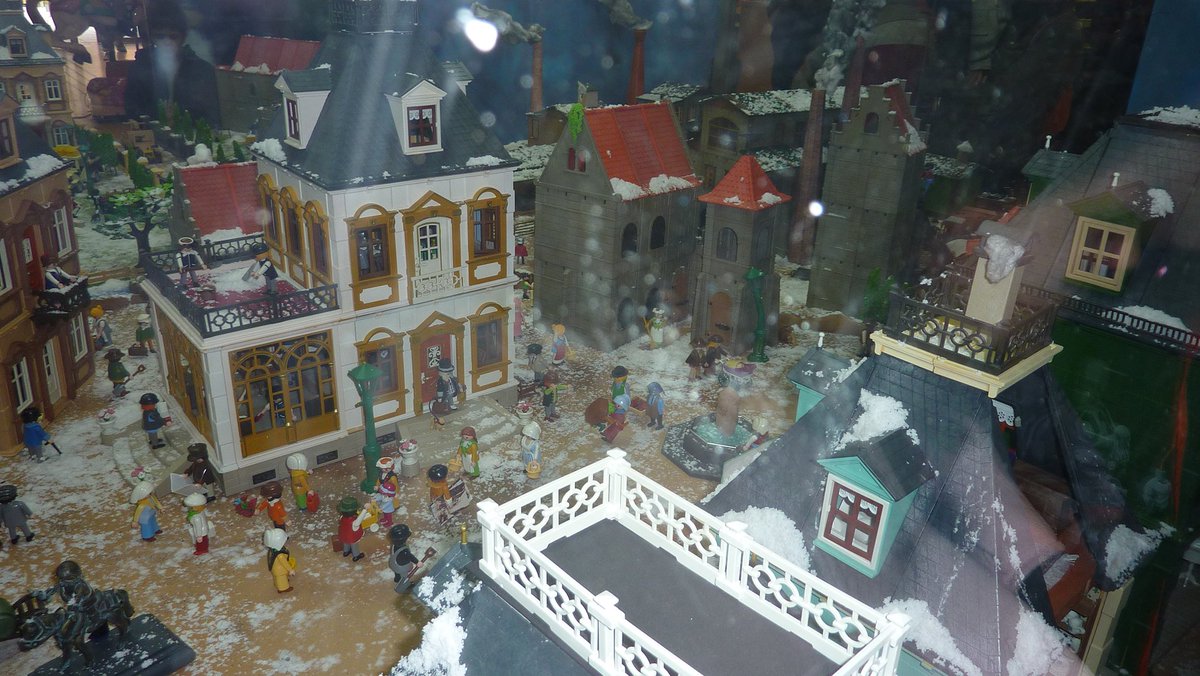 yagho_art's tweet photo. Empezamos el año con la parte 7 con el diorama victoriano de #playmobil realizado por #amclicks, Felices Reyes!!! a disfrutarlo!!!! https://t.co/eh6Tcj7x2b