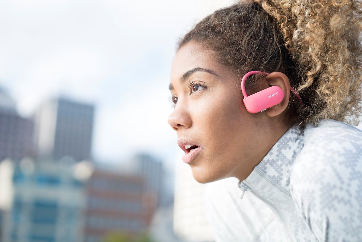 Sony's tweet photo. New year, new goals. #SmartBTrainer https://t.co/MtrdWdItob https://t.co/4omoi70aER
