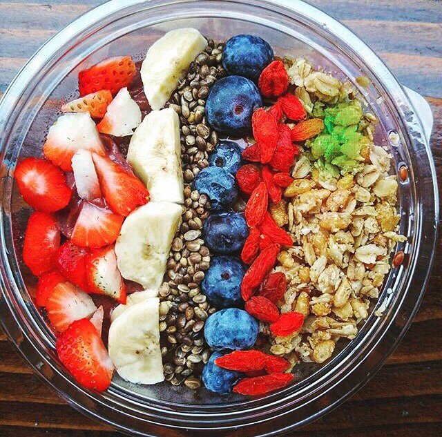 DollopApp's tweet photo. Start 2017 with a 100% natural acai bowl 🍓��🍇🥝 #DollopApp #NYC #organic from @Agavijuice #acaibowl #juicebar #glutenfree #healthy https://t.co/J2T8qz4WS0