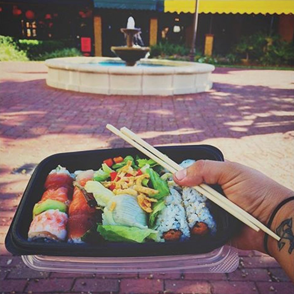 RAsushi's tweet photo. New Year's #RAsolutions: 1. Never miss a perfect take-out day. 📷 @cavskyy_ https://t.co/LxxwmZZMYa