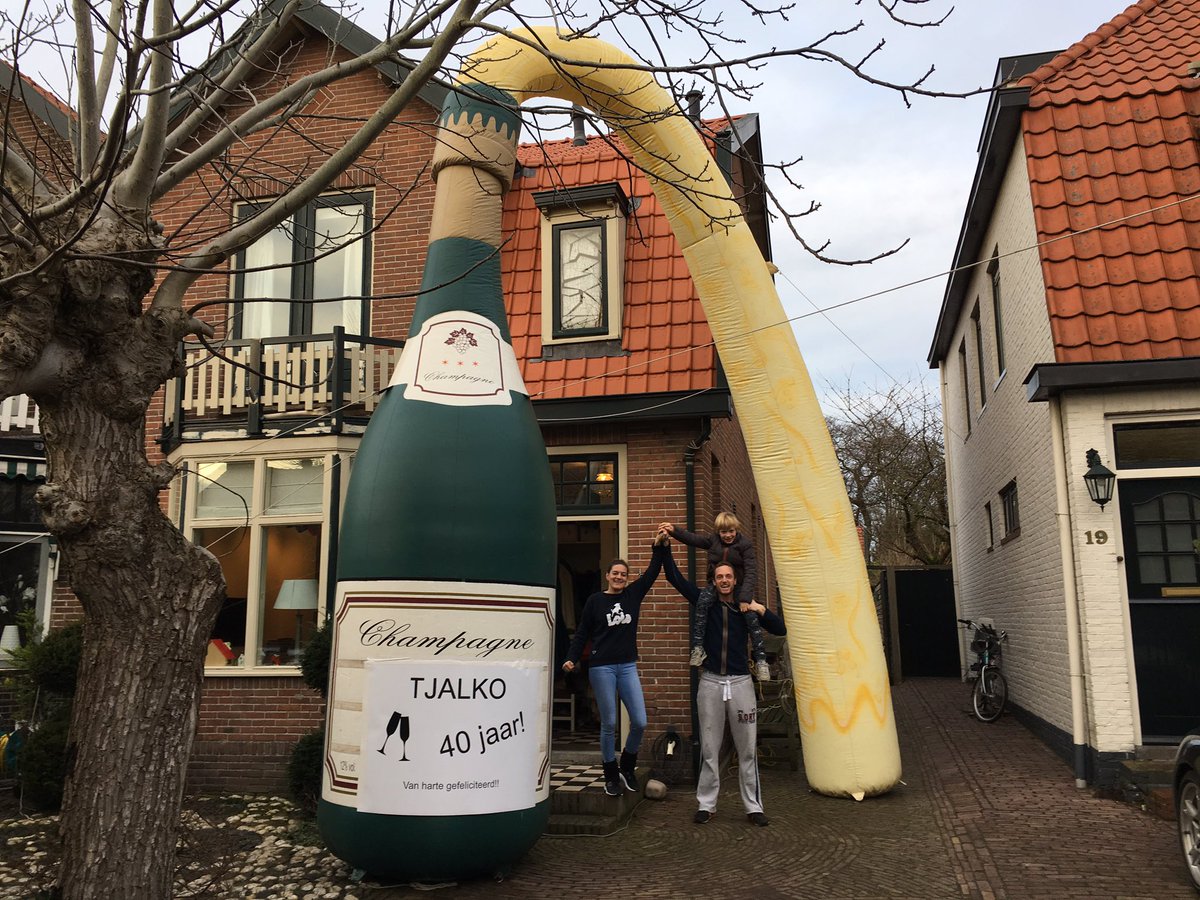 Bij oud &amp; nieuw hoort champagne, maar ook als je 40 wordt!!