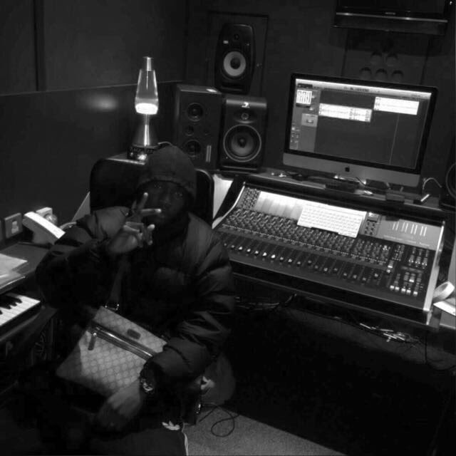 2Tooloudents's tweet photo. @SamRecks got some fire cooking #TooLoud #017 watch his space https://t.co/sbDgQXgXzX