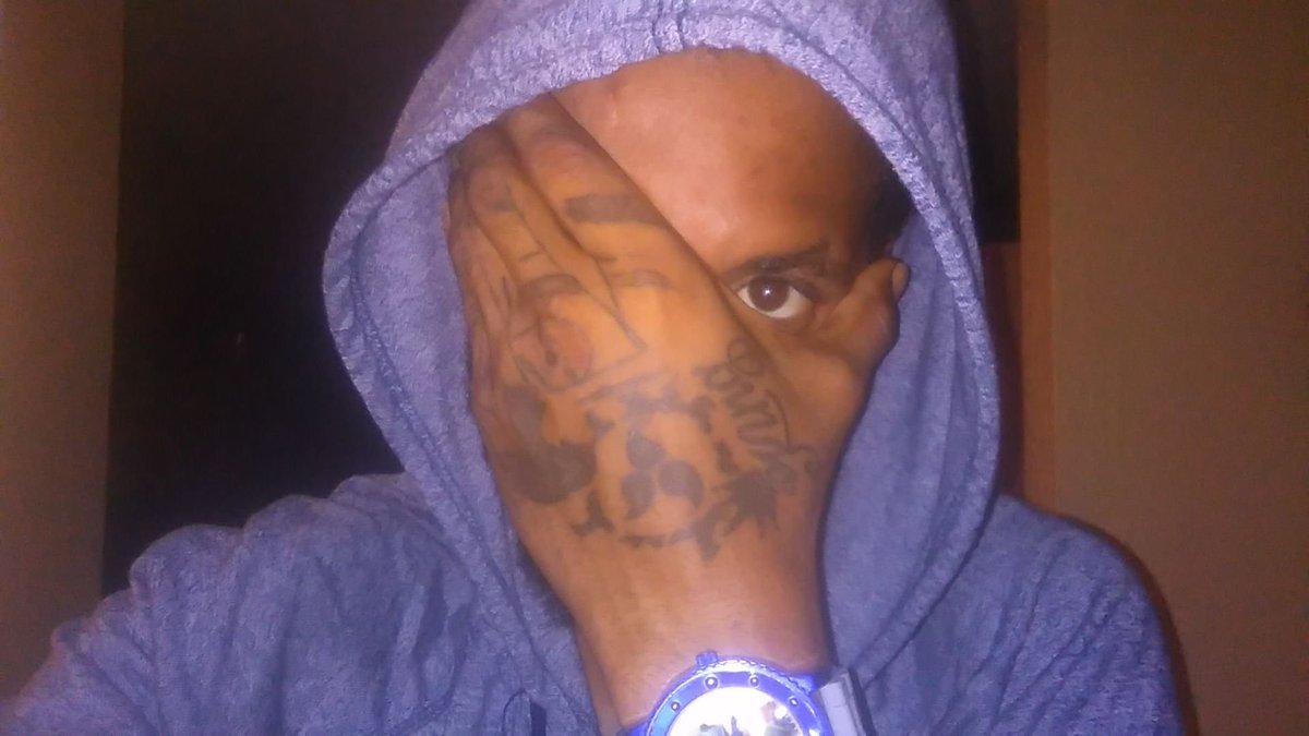 gpettoe's tweet photo. #Just2Be1Trillion #FreeDatGeek My Niggas Behind Enemy Lines Hold Ya Head We Out Here #GVNGx2 #GUWOP #YODA https://t.co/05l1GOSeL2