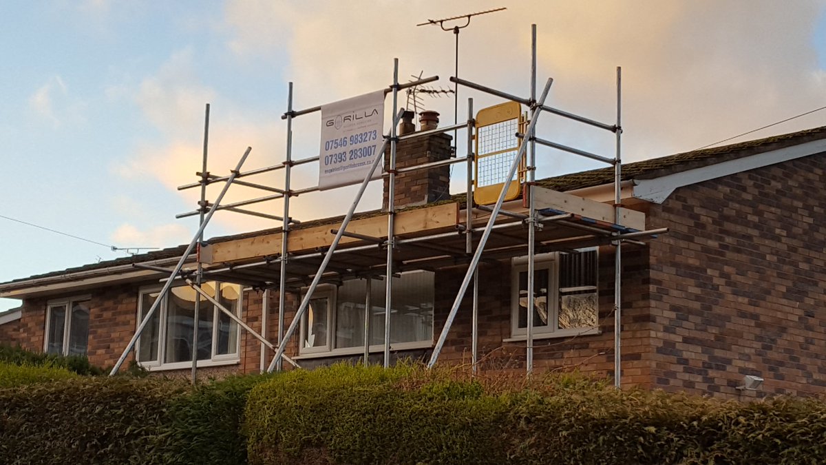 Gorilla_access's tweet photo. All the best for the New Year everyone. Let's hope it healthy and prosperous for all. Ours officially started today!! #chestertweets #roofer https://t.co/AeLTNKIBIu
