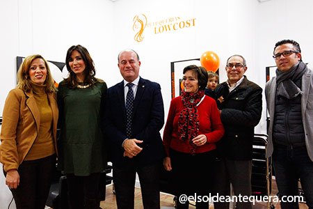 Teresa Martín abre en su tierra Peluquerías ‘Low Cost’ en calle Lucena de #Antequera ow.ly/HUC3307A7Xm