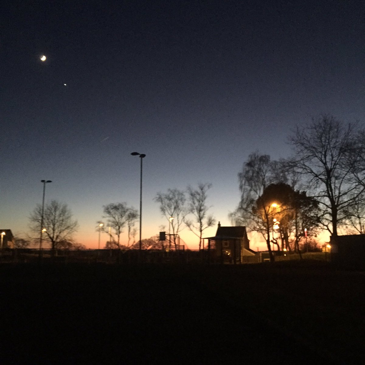 MissBethanJ's tweet photo. #Aberbargoed has never looked more beautiful than it did tonight. Look at the #moon & the #star (or is it a #planet?) #sunset #januaryrocks https://t.co/2MA4DjLsD1