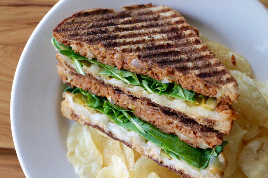 eartheats's tweet image. May we introduce you to your new favorite veggie burger, courtesy of @FunctionBrewing indianapublicmedia.org/eartheats/vegg…