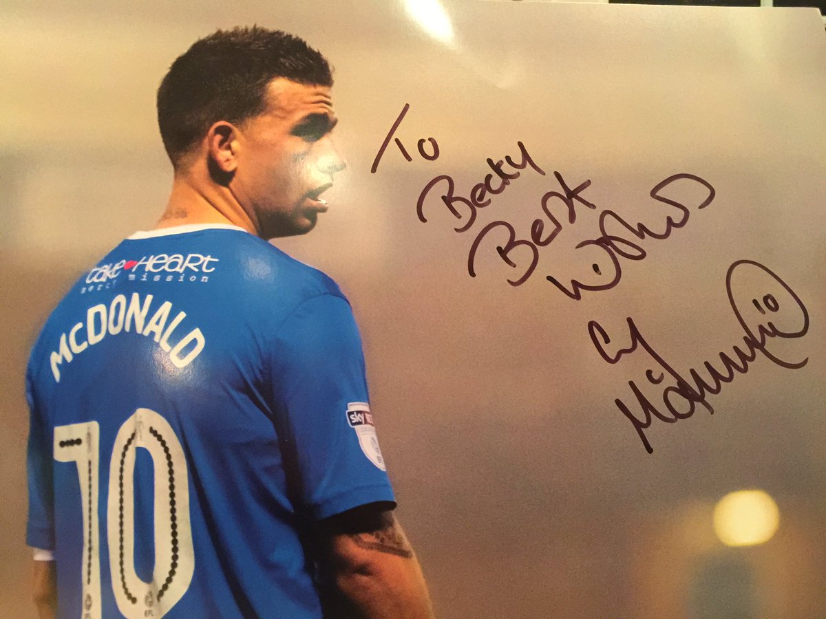 beckyeds32's tweet photo. Husband @jdknott11 came home with a late stocking present he had left on his desk for me. #latecrimbo #gills #stockingpresent #gillsfc https://t.co/iJv3ksg2uh