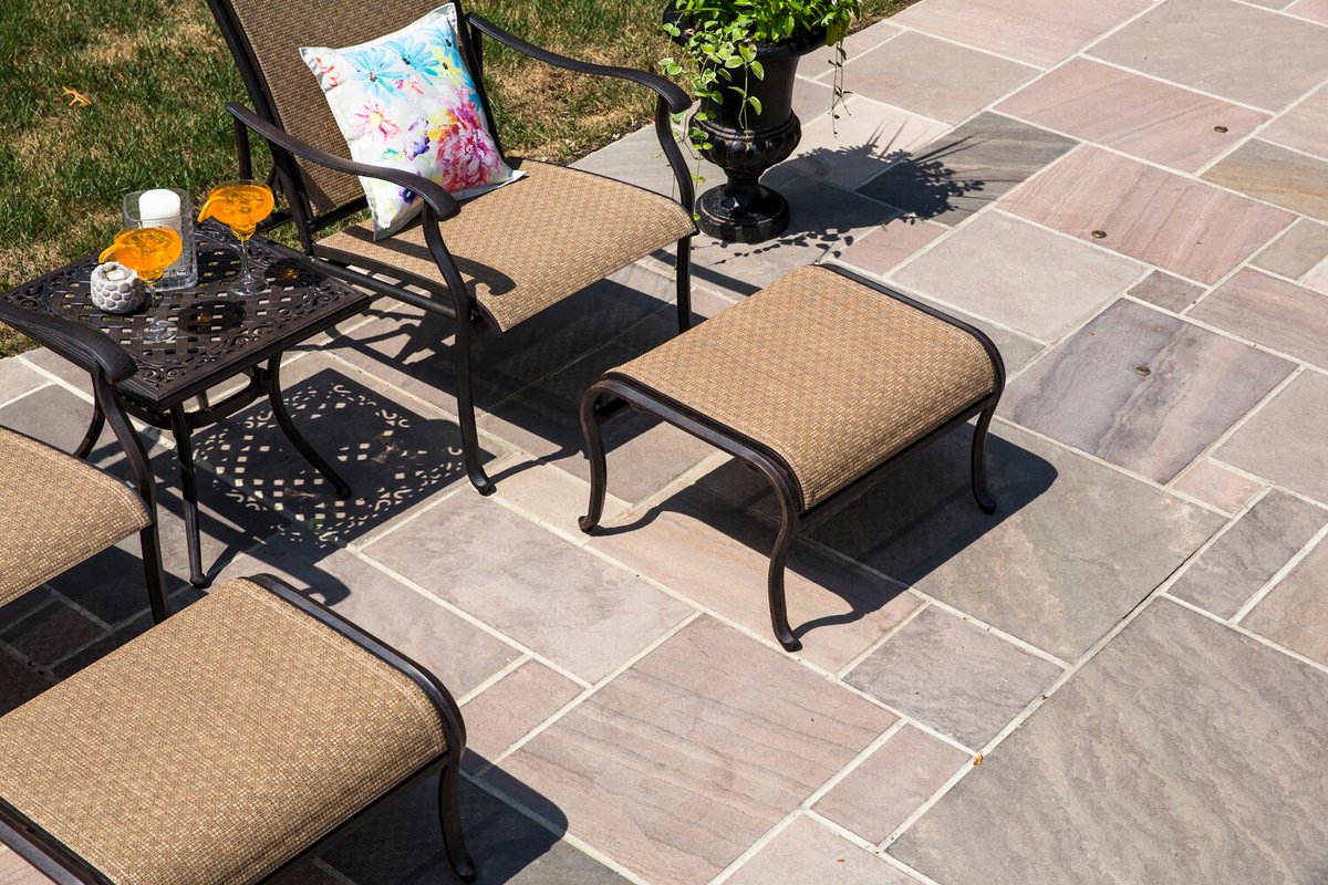 CambridgePavers's tweet photo. New year means new backyard right?!

Create the outdoor living room you've always dreamt of: https://t.co/tGQ8jyRMmJ https://t.co/UsPWAwqLBv