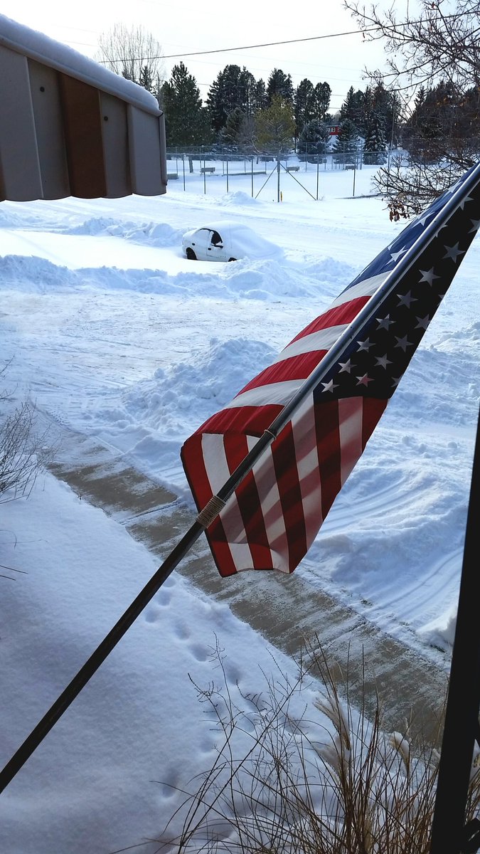 Killrbee18's tweet photo. Before n after. .whew.   Great day though.
#Idahosnow https://t.co/FzLfl7b5gd