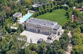 DesignerREstate's tweet image. #Mansion #Monday! Fleur de Lys mansion in #California! Modeled after the Palace of Versailles with 41,000 sqft! Last sold for $102 million!