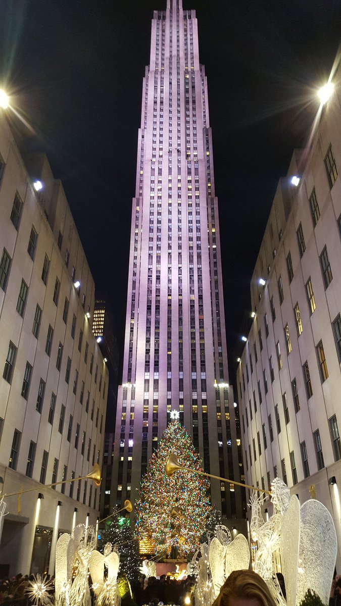 lynseynagra's tweet photo. Beautiful! Rockerfeller Center https://t.co/4G3AcXIs5Z