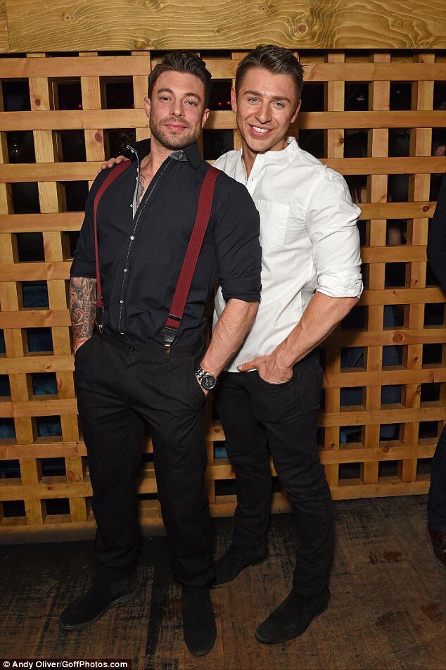 ClaudiSuN's tweet photo. #Friends are so important
Love this Picture of you ๐ @MrDuncanJames @ScottAshley #StunningMen #Friends #fun https://t.co/Pox7N9IsOH