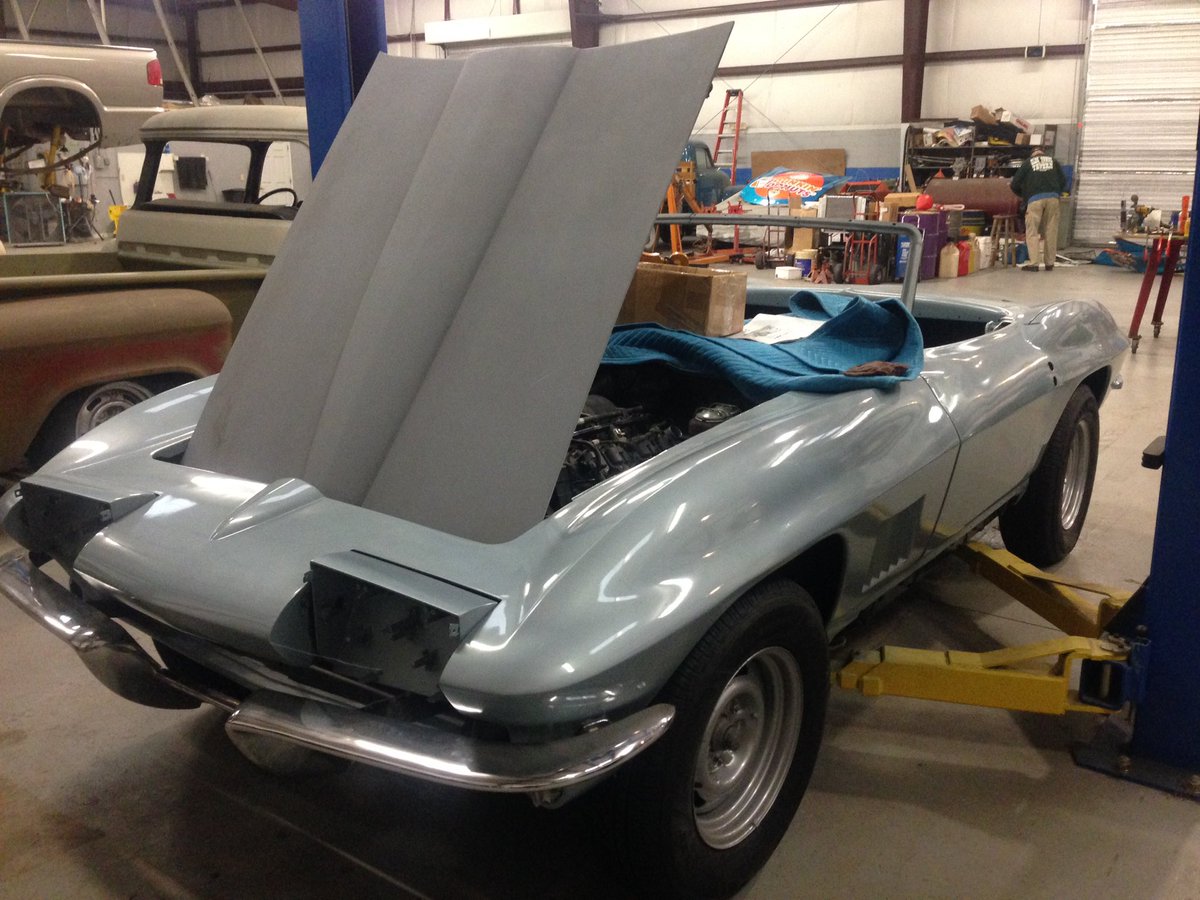 markwertz55's tweet photo. . @KeenParts @keenparts2   back plugging along on the #Corvette we sat the shifter and dash in place for a fit and wired the #LSconversion https://t.co/yJekN8obdf