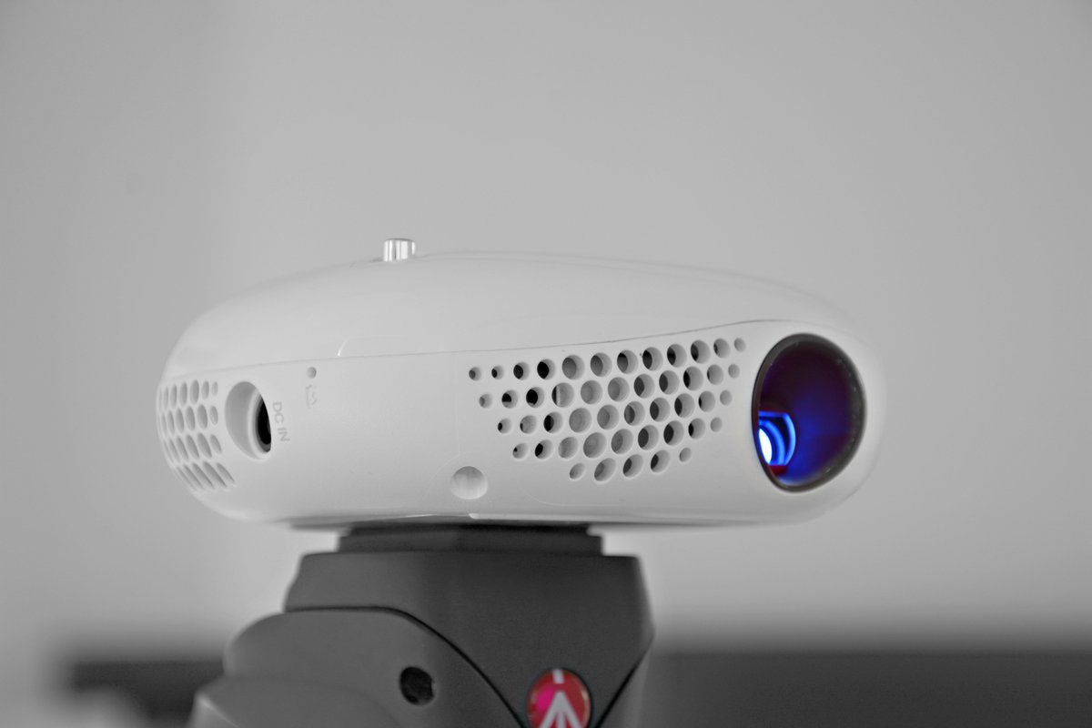 t3magazinemx's tweet photo. LG Minibeam PV150G, un pequeño proyector que podemos llevar fácilmente a cualquier lugar, capaz de dar una imagen de hasta 100''. #TopLG https://t.co/hcnk89x5t8