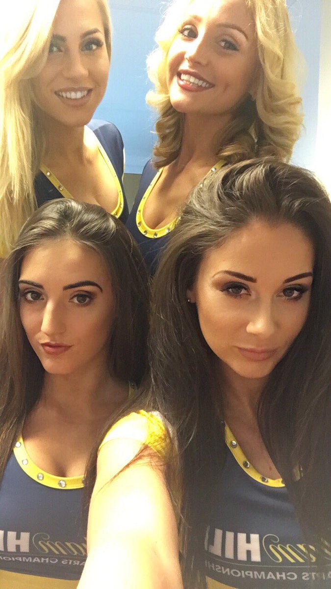 tiffanygaine's tweet image. Last time in the changing room with these beauty's @OfficialPDC @PDCDartsDancers