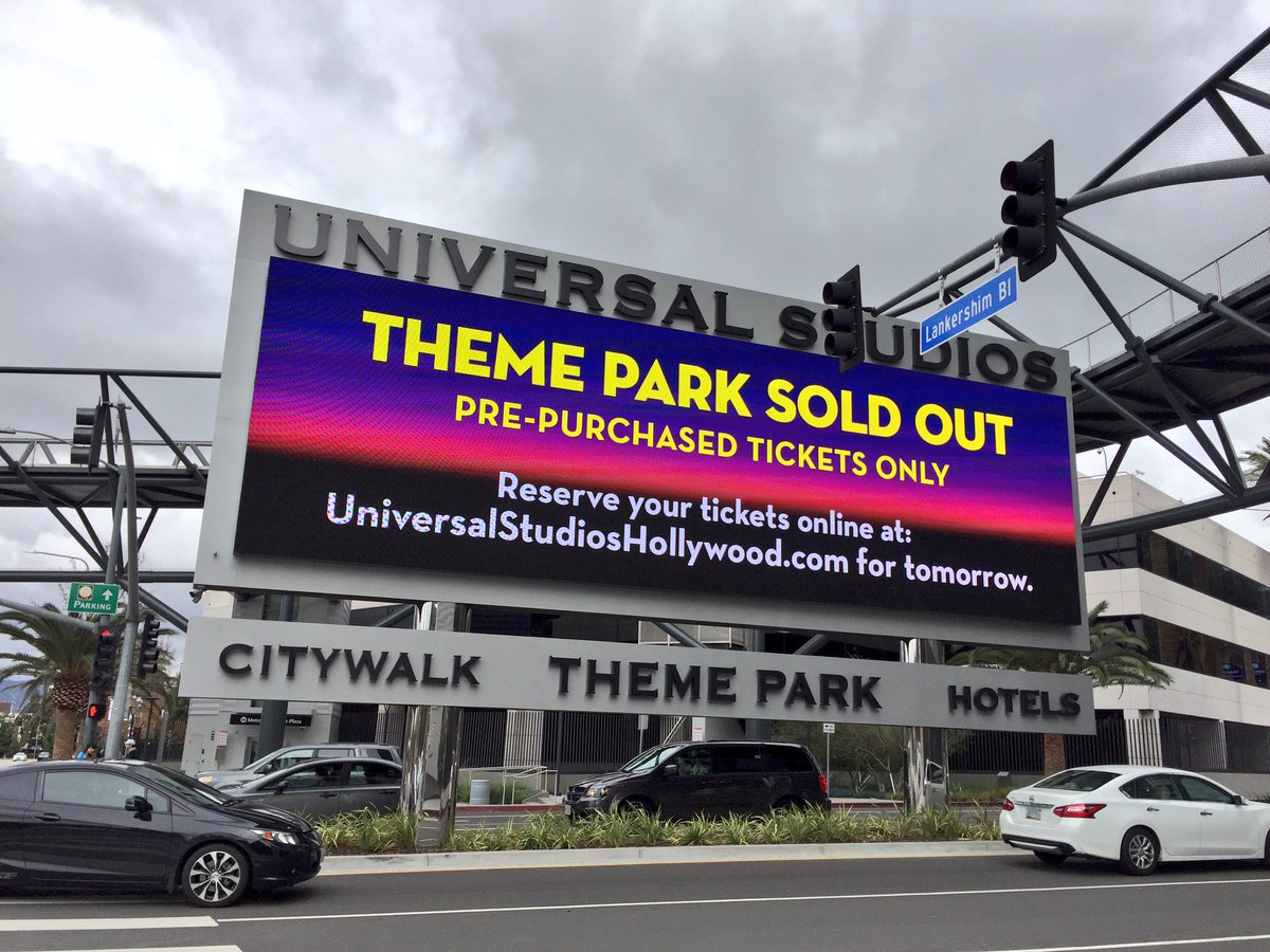 SoCal360's tweet photo. Universal Studios Hollywood is Sold Out for Today Jan 2nd. 😧 https://t.co/mUIXYqzTIn