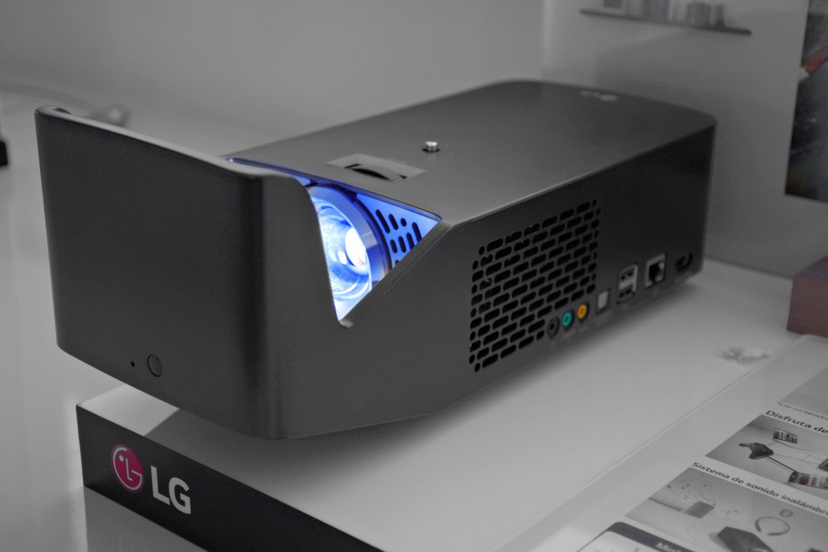 t3magazinemx's tweet photo. Minibeam PF1000U cuenta con tecnología LED que nos da colores vividos y aumenta el tiempo de vida considerablemente. #TopLG https://t.co/vXPTRXHeez