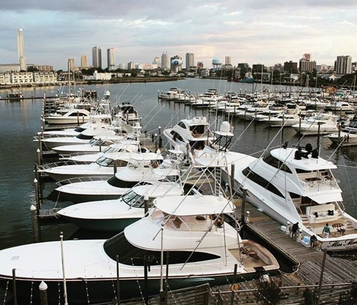 goldennuggetac's tweet photo. Our boat slips are filling up fast for 2017. Pay for your slip in full today & receive 10% off! Details: https://t.co/xahRuZm7yd #MarinaWay https://t.co/SxbwDdNGiA