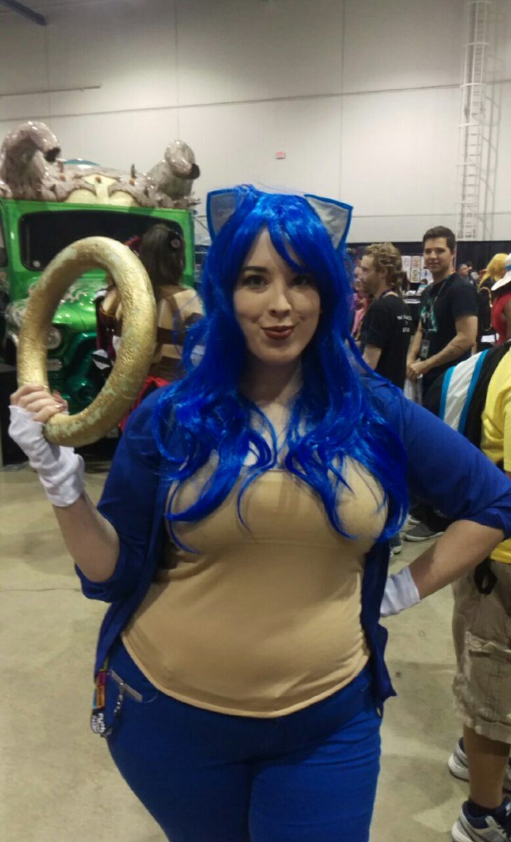 GGandCosplay's tweet photo. RT or Share if you rate this costume. COSPLAY DAY. Here come the girls #cosplay #geek #womenareawesome #warrior https://t.co/PY7Uo9foeA