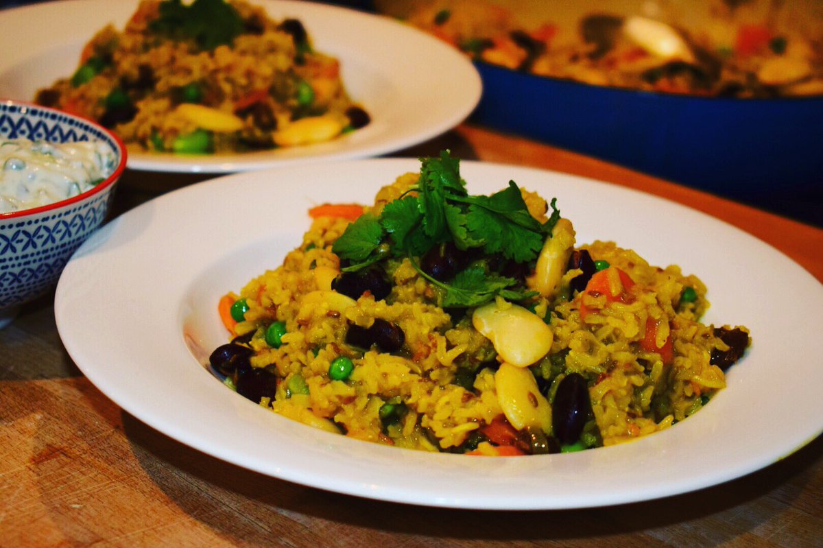 make_life_real's tweet photo. beautiful veg = wonderful biryani..Delicious! Made w wholegrain basmati, recipe inspired by @thehappypear #veganuary #meatfree #indian #veg https://t.co/Ik4Fz1mPjE