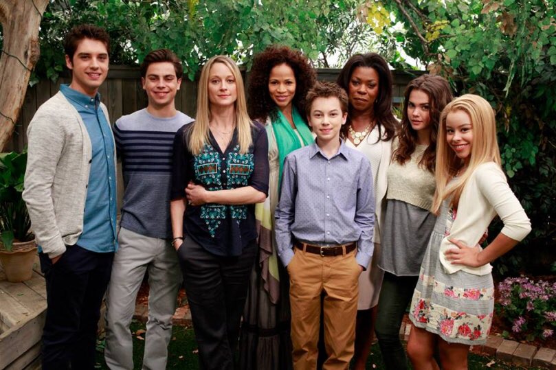 gossipseriesfr's tweet image. ✨ 14. Famille