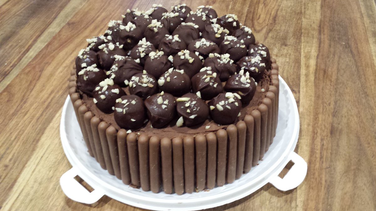TheCanadianCot's tweet photo. Honored to be commissioned for our first cake. Peanut butter truffles for the win! Starting 2017 with a bang. https://t.co/GEpLFFRvMo