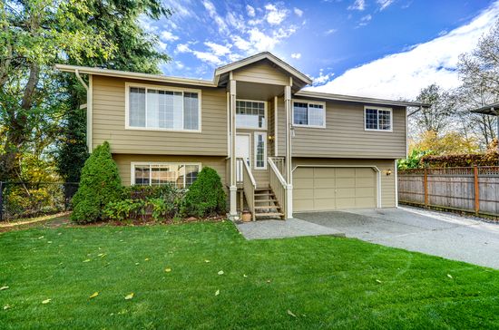 ChrisLampiRE's tweet photo. Beautiful #Edmonds split level : https://t.co/yQzDYbkTz7 https://t.co/7fo8P7NeT5