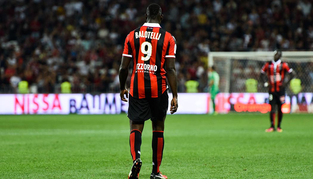 MotivacionesF's tweet photo. "Me pagan por hacer goles, ¿Por que tendría que celebrarlos? ¿A caso un cartero celebra cuando entrega una carta?" - Balotelli. https://t.co/2WsSb73Mat